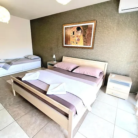 Apartment With Pool Near Split Split