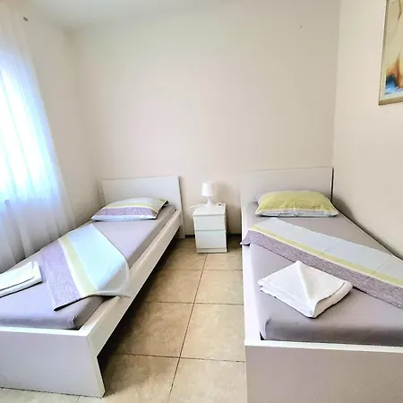 Apartman Apartment With Pool Near Split Split