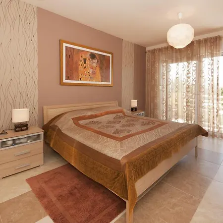 Apartment With Pool Near Split Apartman *