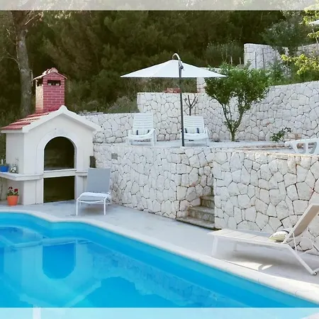 With Pool Near Apartamento