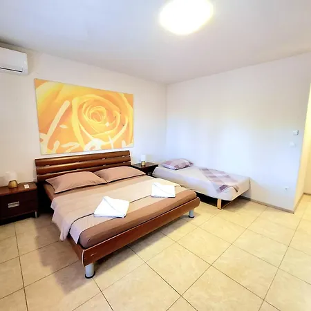 With Pool Near Split